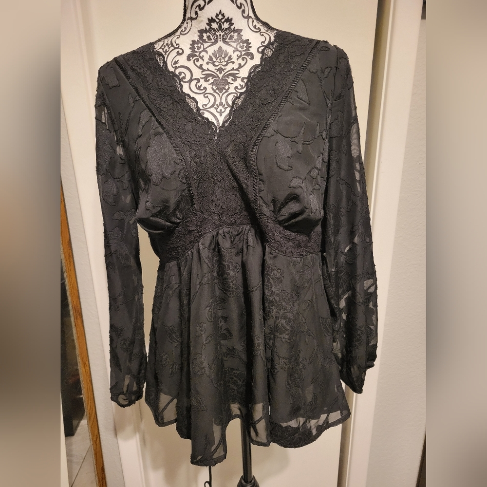 Torrid Floral Lace Long Sleeve Babydoll Top sz 00 M/L NWT
